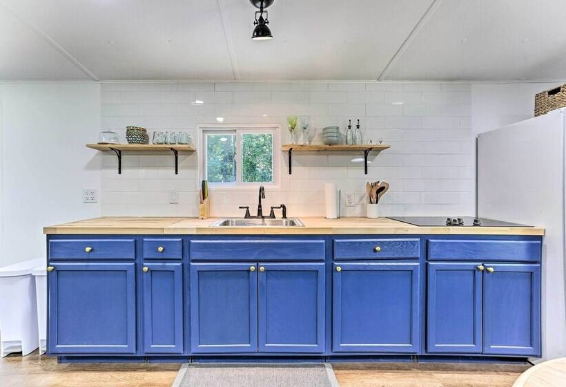 Wallkill Riverfront Retreat: Canoe & Relax!