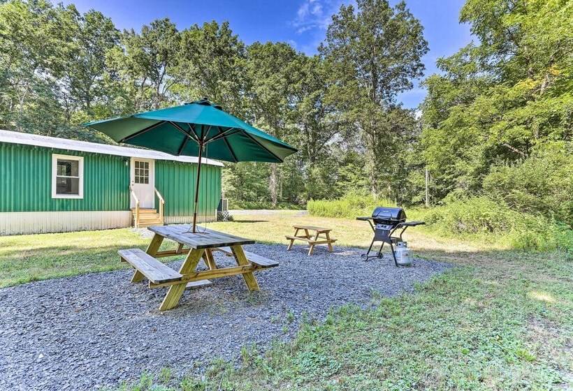 Wallkill Riverfront Retreat: Canoe & Relax!