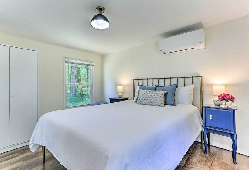 Wallkill Riverfront Retreat: Canoe & Relax!