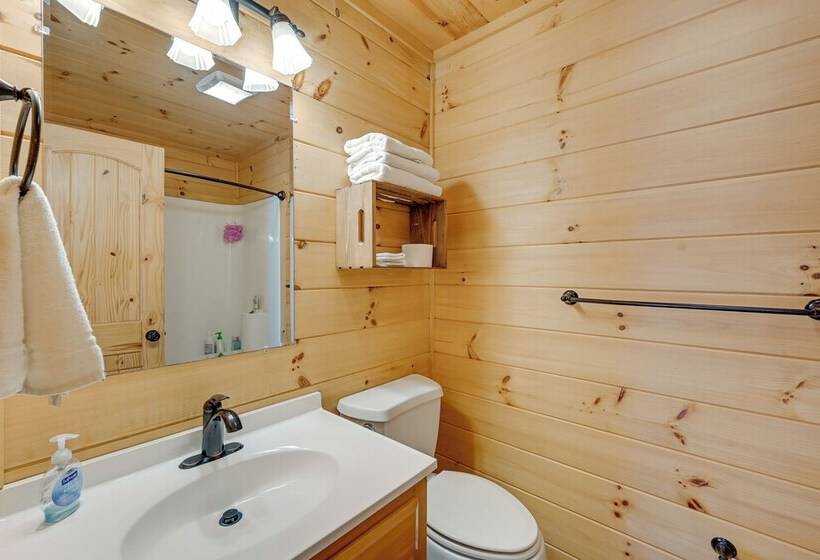 Warm & Cozy Cabin W/ Deck On Top Of The Blue Ridge