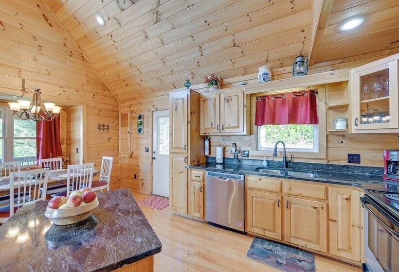Warm & Cozy Cabin W/ Deck On Top Of The Blue Ridge
