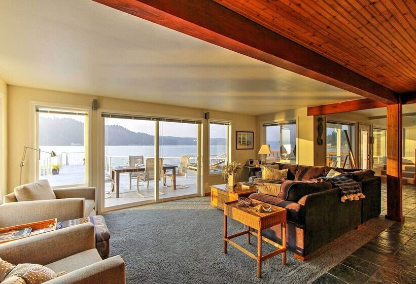 Waterfront Home On  Gold Coast  Of Hood Canal!