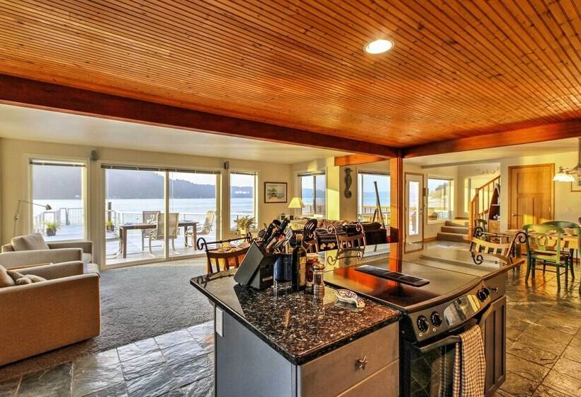 Waterfront Home On  Gold Coast  Of Hood Canal!