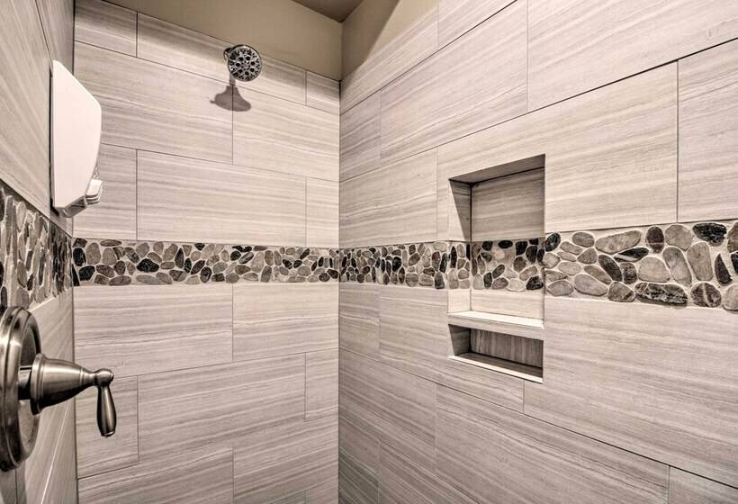 Waterfront Lakeside Home 1 Block To Boat Ramp