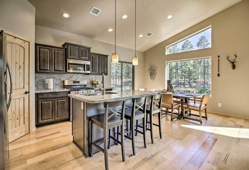 Waterfront Lakeside Home 1 Block To Boat Ramp