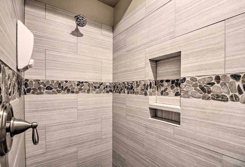 Waterfront Lakeside Home 1 Block To Boat Ramp