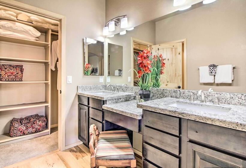 Waterfront Lakeside Home 1 Block To Boat Ramp