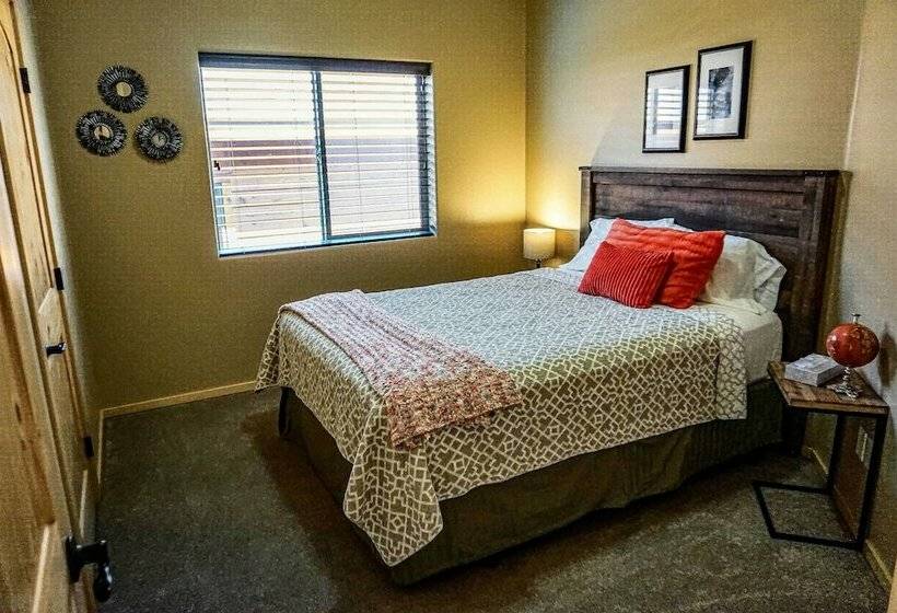 Waterfront Lakeside Home 1 Block To Boat Ramp