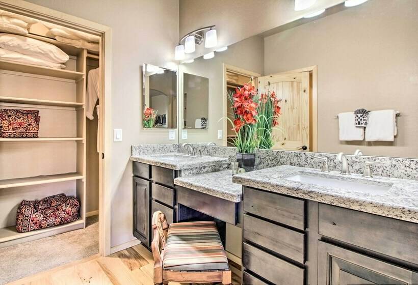 Waterfront Lakeside Home 1 Block To Boat Ramp