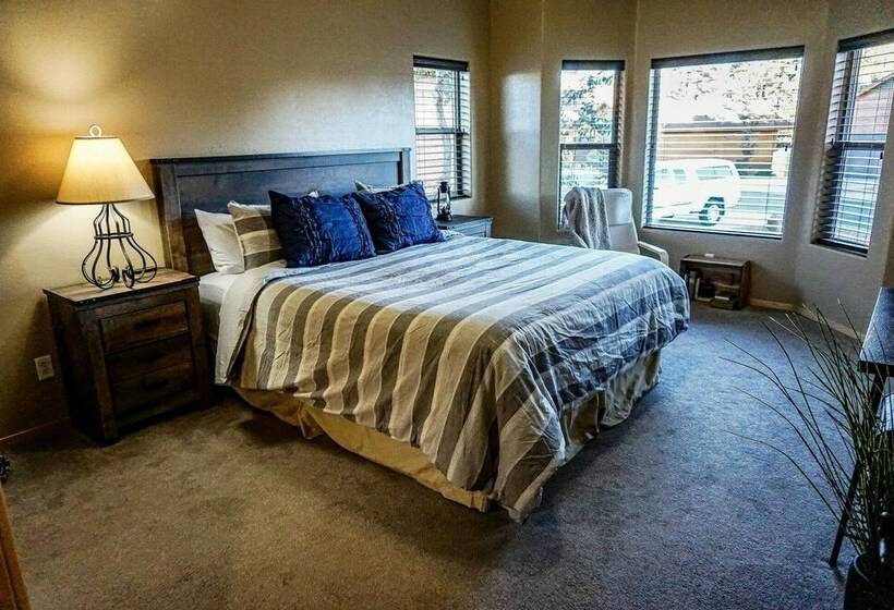 Waterfront Lakeside Home 1 Block To Boat Ramp