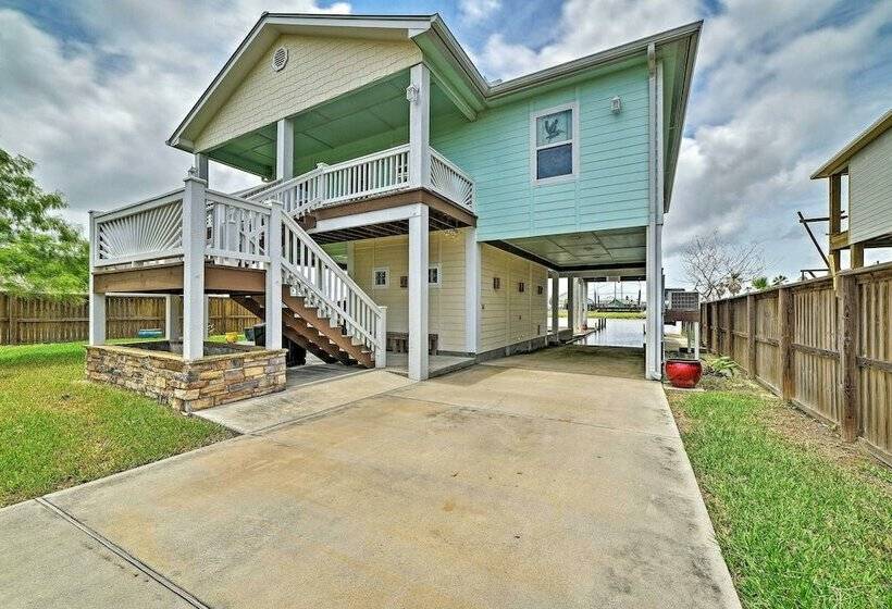 Waterfront Rockport Home W/ Dock & 3 Kayaks!