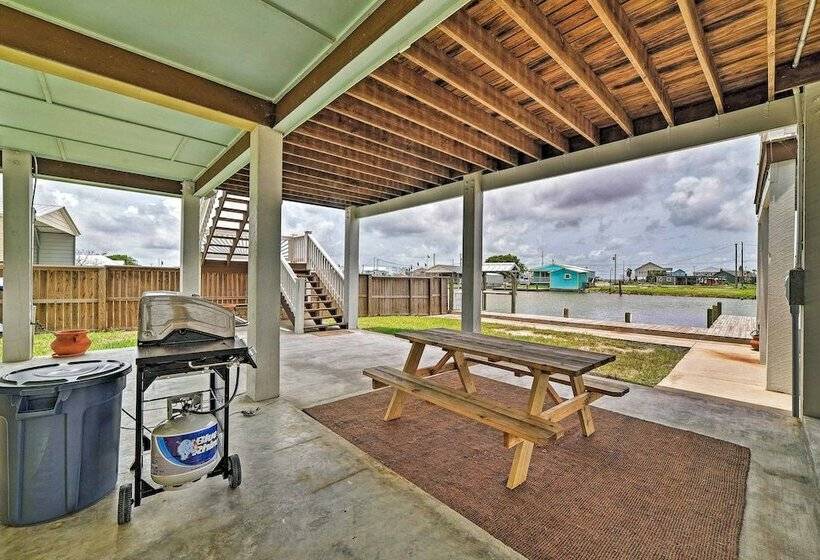 Waterfront Rockport Home W/ Dock & 3 Kayaks!