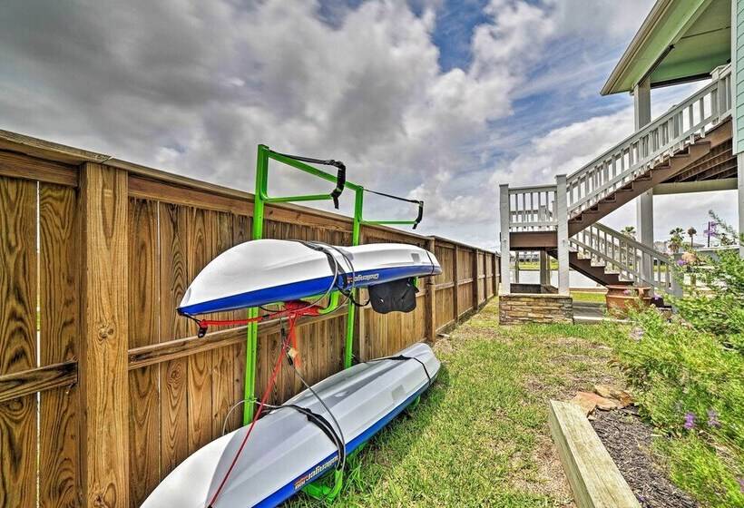 Waterfront Rockport Home W/ Dock & 3 Kayaks!