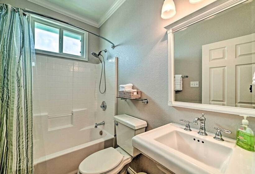 Waterfront Rockport Home W/ Dock & 3 Kayaks!