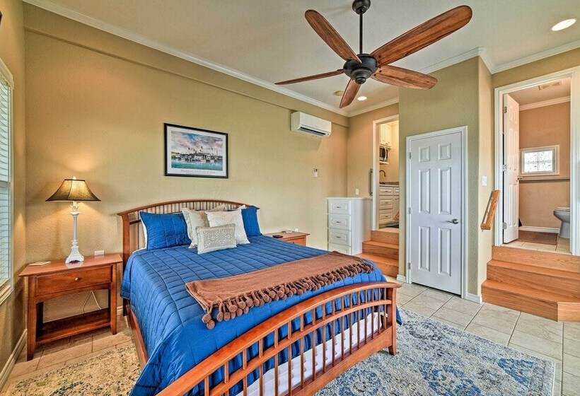 Waterfront Rockport Home W/ Dock & 3 Kayaks!