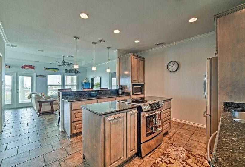 Waterfront Rockport Home W/ Dock & 3 Kayaks!