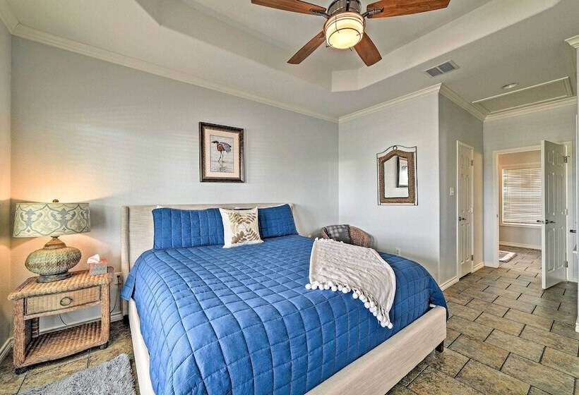 Waterfront Rockport Home W/ Dock & 3 Kayaks!