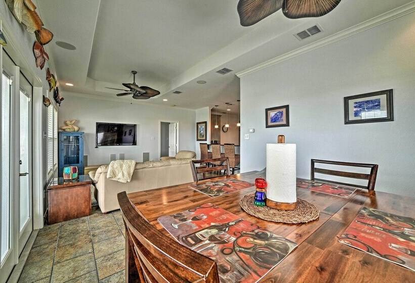 Waterfront Rockport Home W/ Dock & 3 Kayaks!