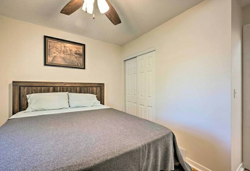 Welcome To Sunrise Bay: Family Lake Home!