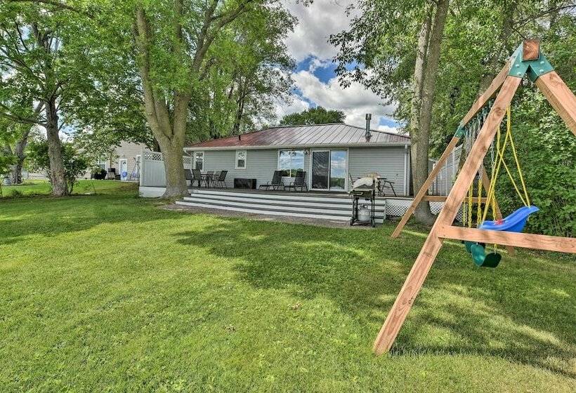 Welcome To Sunrise Bay: Family Lake Home!