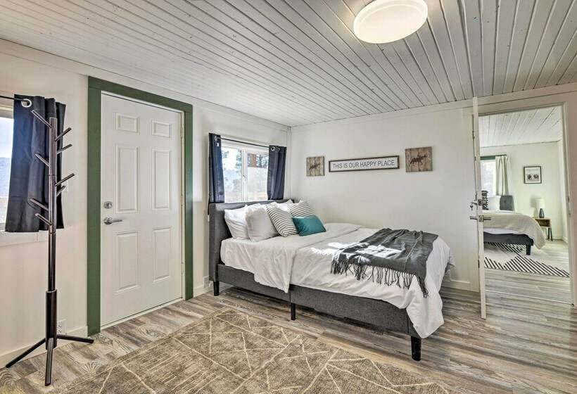 Well Appointed Bayfield Cabin W/ Forest Views!