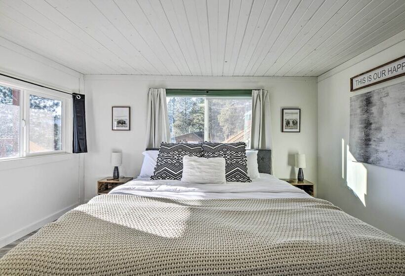 Well Appointed Bayfield Cabin W/ Forest Views!