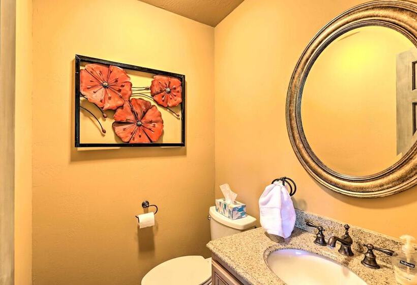 West Sedona House W/ Deck & Views, 3 Mi To Uptown!