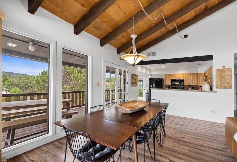 West Sedona House W/ Deck & Views, 3 Mi To Uptown!