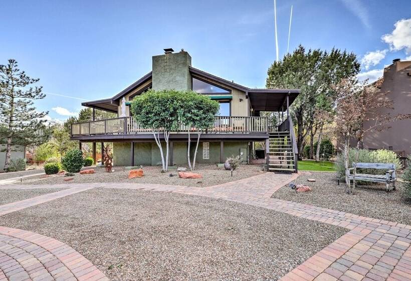 West Sedona House W/ Deck & Views, 3 Mi To Uptown!