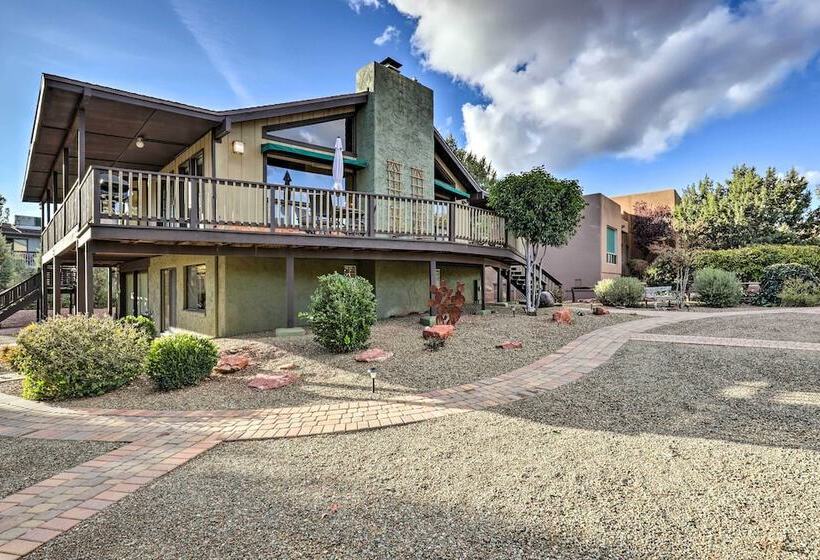 West Sedona House W/ Deck & Views, 3 Mi To Uptown!