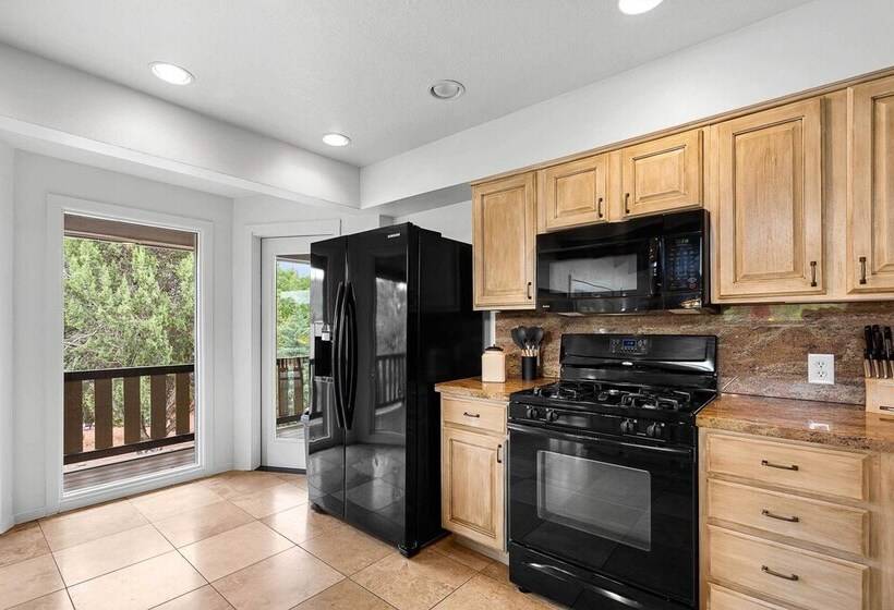 West Sedona House W/ Deck & Views, 3 Mi To Uptown!