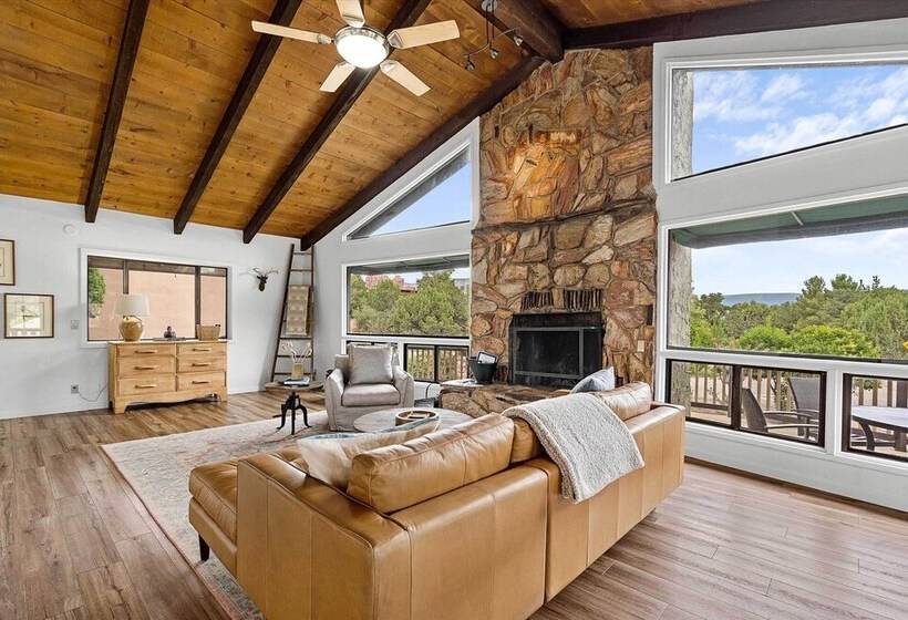 West Sedona House W/ Deck & Views, 3 Mi To Uptown!