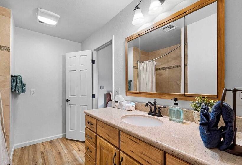 West Sedona House W/ Deck & Views, 3 Mi To Uptown!