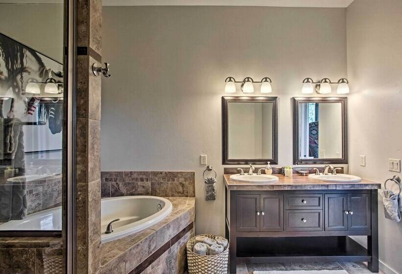 West Sedona House W/ Furnished Patio & Views!