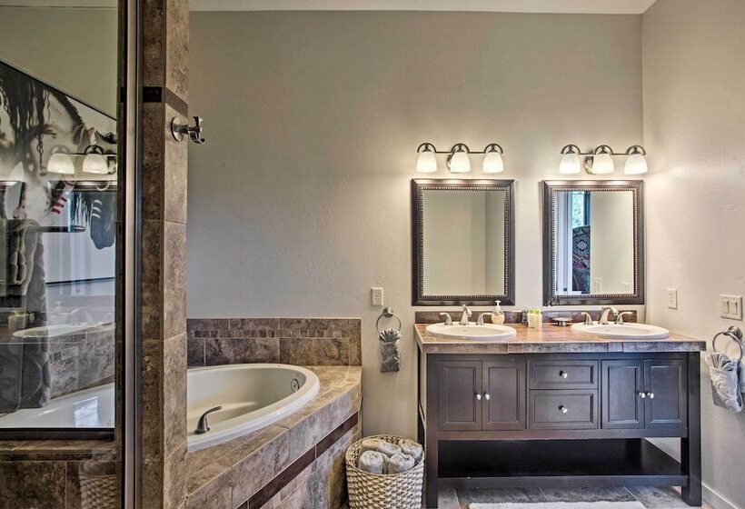 West Sedona House W/ Furnished Patio & Views!