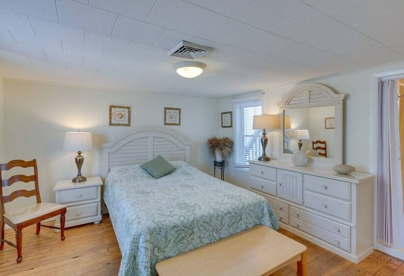 Wildwood House W/ Enclosed Porch   Walk To Beach!