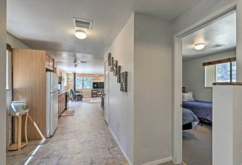 Sunny Prescott Cabin W/ Deck & Grill, 1 Mi To Lake