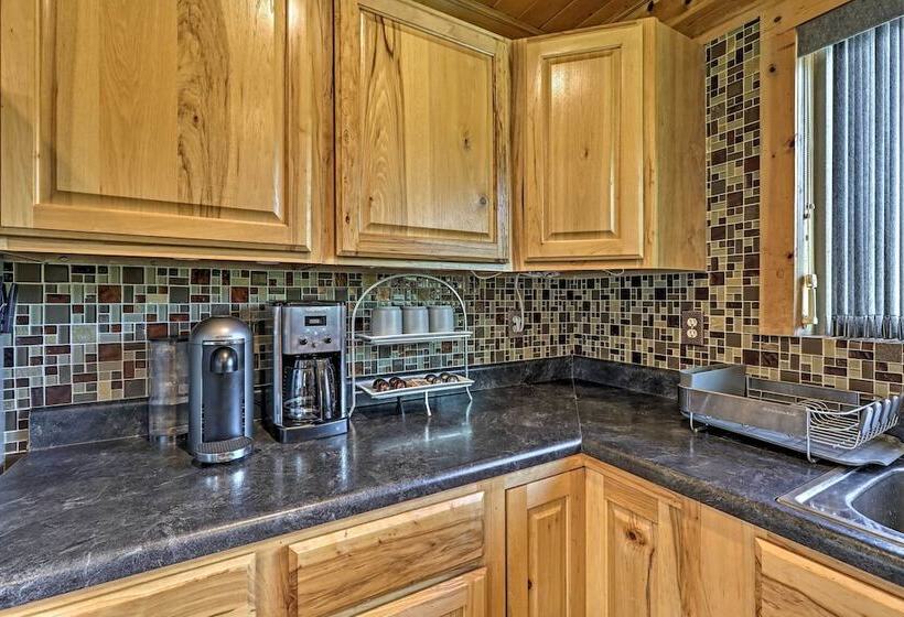 11 Mi To Rainbow Lake: Woodsy Pinetop Oasis