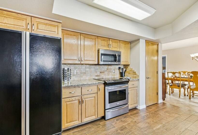 Lake Havasu Oasis W/ Lake View, 1 Mi To Beach!