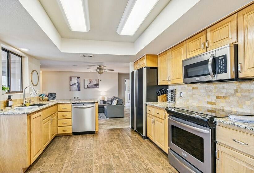 Lake Havasu Oasis W/ Lake View, 1 Mi To Beach!