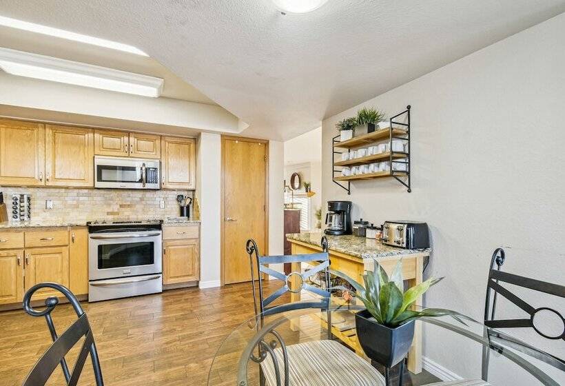 Lake Havasu Oasis W/ Lake View, 1 Mi To Beach!