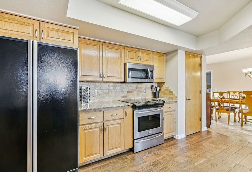 Lake Havasu Oasis W/ Lake View, 1 Mi To Beach!