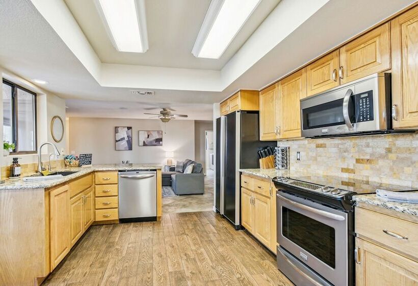 Lake Havasu Oasis W/ Lake View, 1 Mi To Beach!