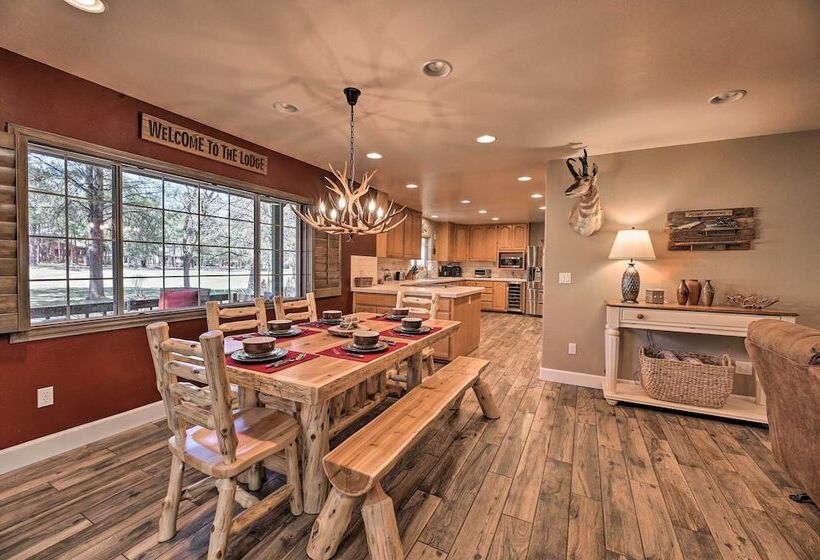 2 Story Home W/ Grill: 4 Mi To Woodland Lake!