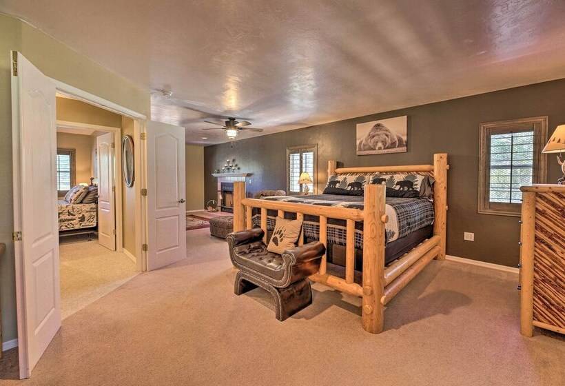 2 Story Home W/ Grill: 4 Mi To Woodland Lake!