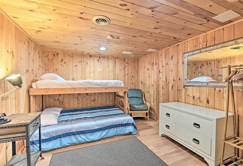 Warrensburg Cabin W/ Hot Tub: 15 Mi To Lake George