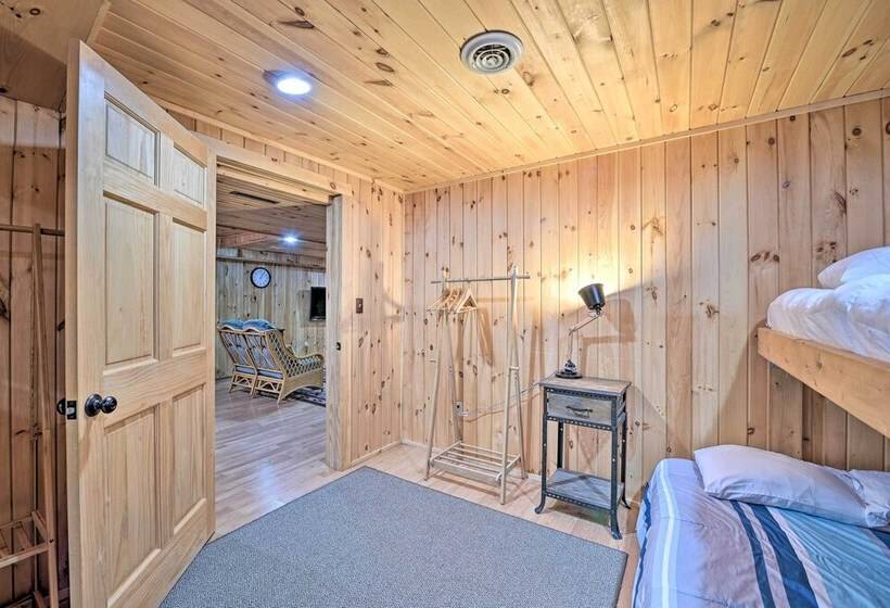 Warrensburg Cabin W/ Hot Tub: 15 Mi To Lake George