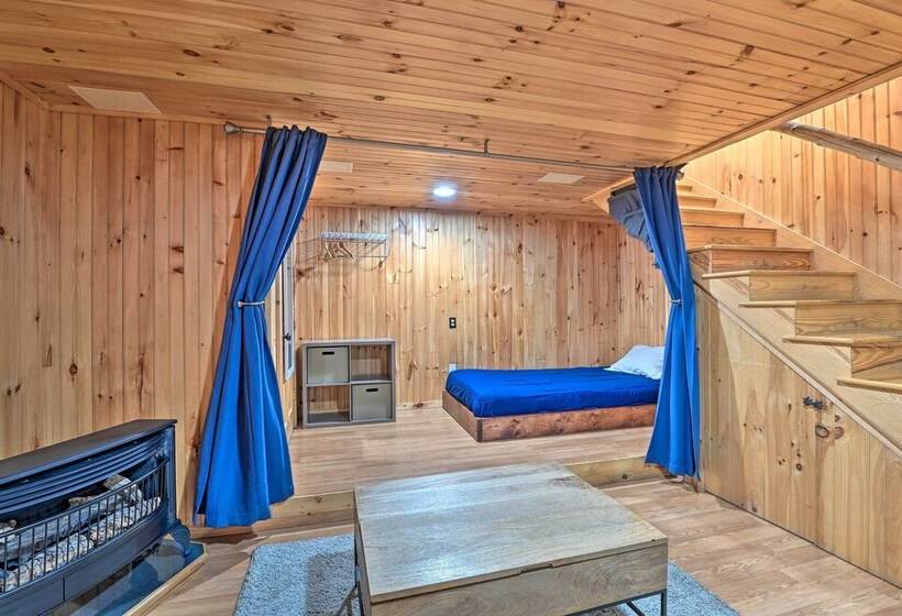 Warrensburg Cabin W/ Hot Tub: 15 Mi To Lake George