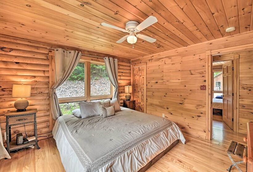 Warrensburg Cabin W/ Hot Tub: 15 Mi To Lake George