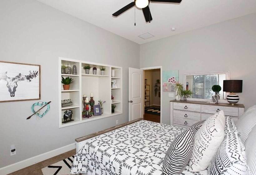 Adobe Arizona Home W/ City & Mountain Views